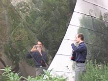 Meinte za stvarno i u odrazu na zidu Disney Hall-a.jpg